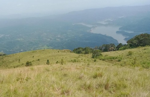 Balangoda Cabin | Cozy Motel J: Pet-Friendly Stays with Breakfast Included