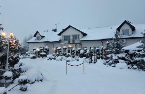 Kolbiel Hotel | Cozy Motel Jaśminowy Dworek - 4-Star Family Retreat