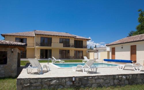 Blagaj Hotel | Cozy Oceanfront Getaway at Motel Kolo with Pool & Views