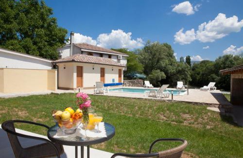 Blagaj Hotel | Cozy Oceanfront Getaway at Motel Kolo with Pool & Views