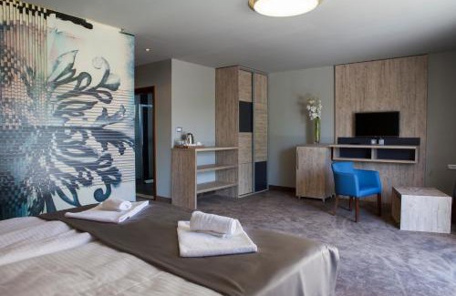 Blagaj Hotel | Cozy Oceanfront Getaway at Motel Kolo with Pool & Views