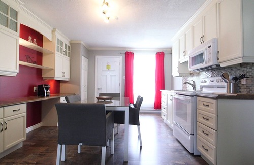 Coaticook Hotel | Discover Motel La Source: Family-Friendly & Highly Rated