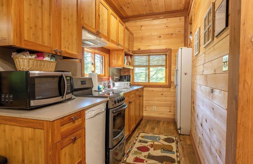 Long Lake Hotel | Discover Motel Long Lake and Cottages with Ocean Views