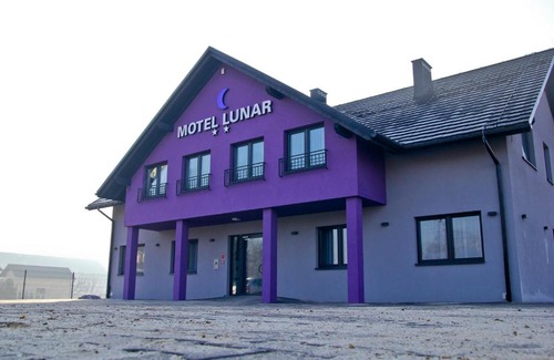 Poreba Wielka Hotel | Budget-Friendly Motel Lunar with Breakfast & Family Amenities