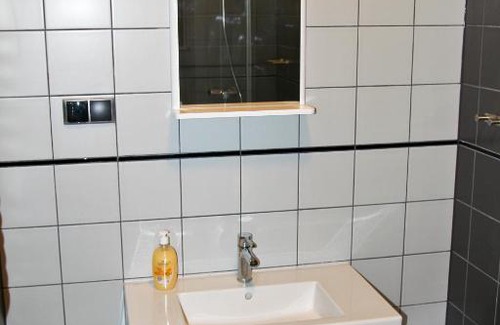 Poreba Wielka Hotel | Budget-Friendly Motel Lunar with Breakfast & Family Amenities