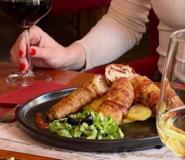 Vlasenica Hotel | Budget-Friendly Stay at Motel M with Family Amenities