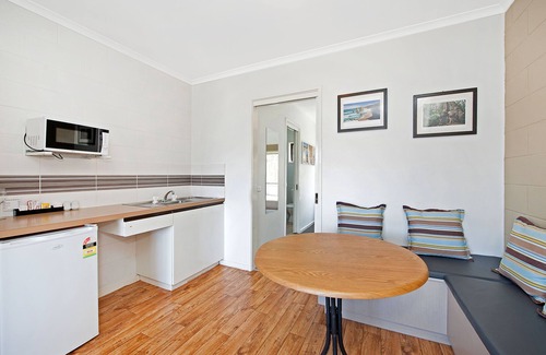 Marengo Hotel | Discover Motel Marengo: Family-Friendly with Pool & Spa