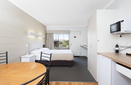 Marengo Hotel | Discover Motel Marengo: Family-Friendly with Pool & Spa