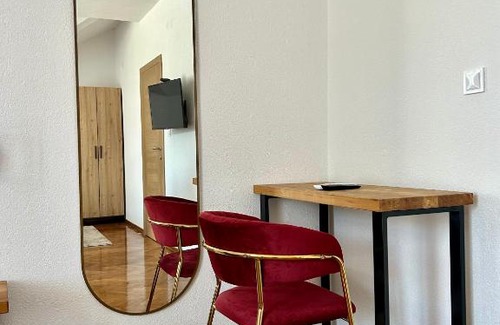Bosnia Hotel | Discover Motel Marić: Family-Friendly Retreat with Dining