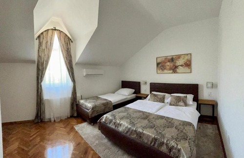 Bosnia Hotel | Discover Motel Marić: Family-Friendly Retreat with Dining
