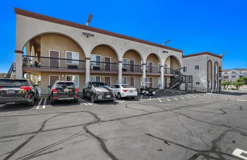 Kit Carson Hotel | Discover Motel Mediteran: Family-Friendly with Pool Access