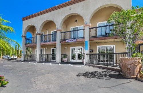 Kit Carson Hotel | Discover Motel Mediteran: Family-Friendly with Pool Access