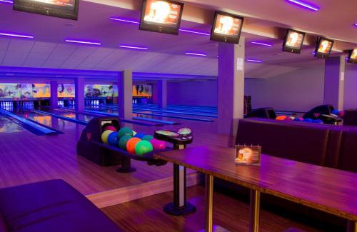 Trutnov Apartment | Comfortable Stay at Motel Olympland with Pool & Dining