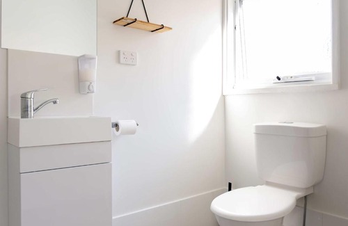 Tintinara Hotel | Budget-Friendly Stay at Motel On Becker with Family Amenities