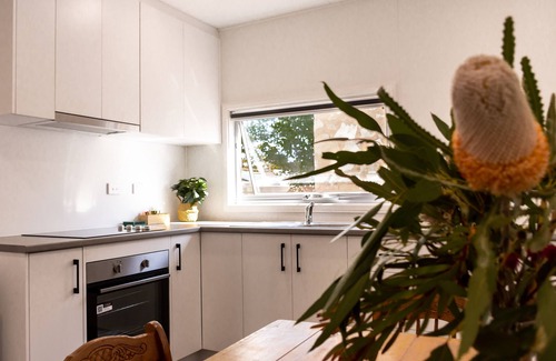 Tintinara Hotel | Budget-Friendly Stay at Motel on Becker with Breakfast