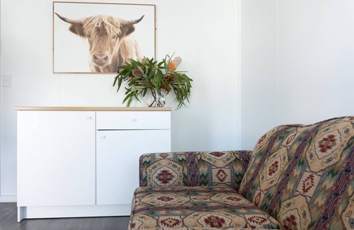 Tintinara Hotel | Budget-Friendly Stay at Motel on Becker with Breakfast