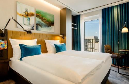 Altstadt-Sued Hotel | Pet-Friendly Comfort at Motel One Köln-Waidmarkt