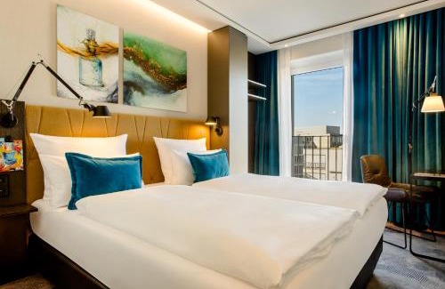 Altstadt-Sued Hotel | Pet-Friendly Comfort at Motel One Köln-Waidmarkt
