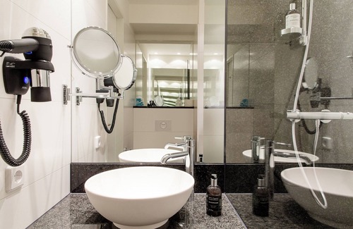 Lubeck City Centre Hotel | Discover Motel One Lübeck - Guest Rated 9/10 with Breakfast