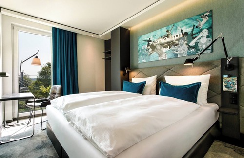 Munchen District Hotel | Discover Motel One München-Garching: Family-Friendly Stay
