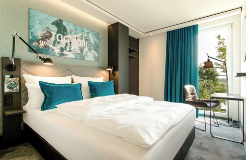 Munchen District Hotel | Discover Motel One München-Garching: Family-Friendly Stay
