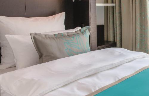 Cannstatt-Mitte Hotel | Pet-Friendly Comfort at Motel One Stuttgart-Bad Cannstatt