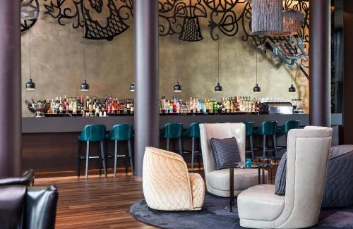 Favoriten Hotel | Pet-Friendly Comfort at Motel One Wien-Hauptbahnhof