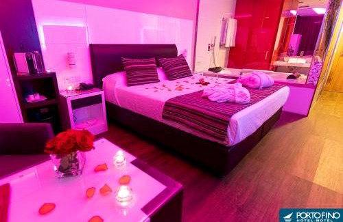 Sao Mamede de Infesta Hotel | Cozy Stay at Motel Portofino with Breakfast & Hot Tub