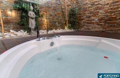 Sao Mamede de Infesta Hotel | Cozy Stay at Motel Portofino with Breakfast & Hot Tub