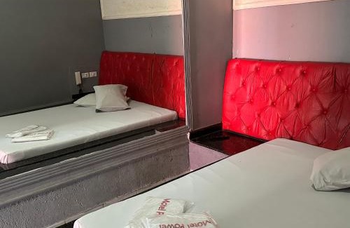 California Hotel | Budget-Friendly Stay at Motel Power with Restaurant Access