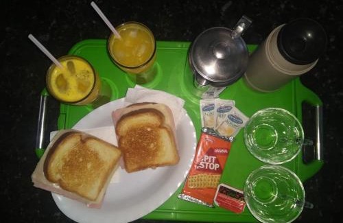Cinquentenario Hotel | Budget-Friendly Stay at MOTEL RED LOVE with Breakfast