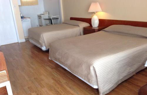 Saint-Zotique Hotel | Budget-Friendly Stay at Motel Rive Du Lac for Families
