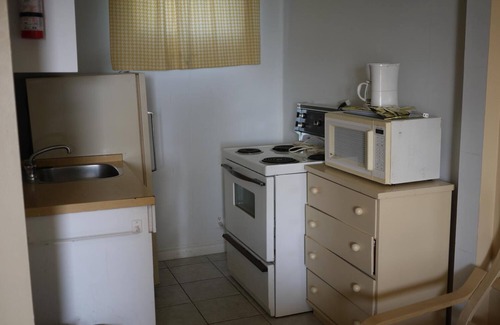 Saint-Zotique Hotel | Budget-Friendly Motel Rive du Lac with Family Amenities