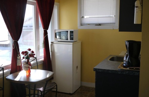 Saint-Zotique Hotel | Budget-Friendly Motel Rive du Lac with Family Amenities