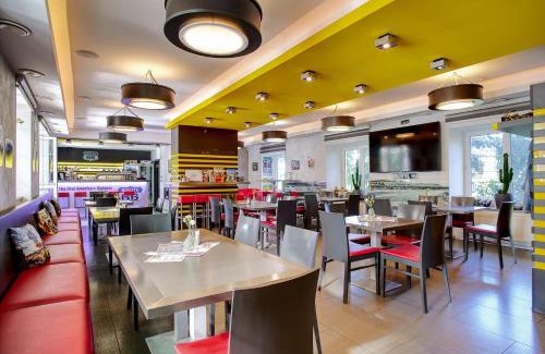 Cechy Hotel | Pet-Friendly Motel Route66: Top-Rated Family Getaway
