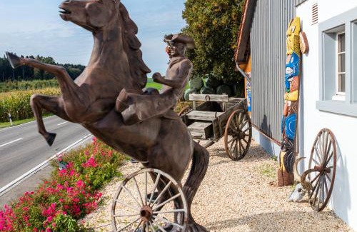 Brutten Hotel | Comfortable Stay at Motel Steighof with On-Site Dining