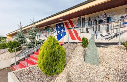Brutten Hotel | Comfortable Stay at Motel Steighof with On-Site Dining