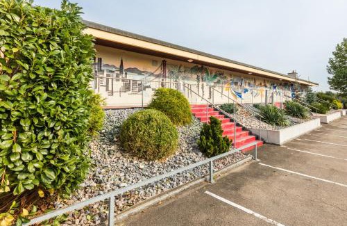 Brutten Hotel | Comfortable Stay at Motel Steighof with On-Site Dining
