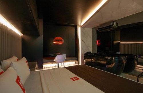 Zona Norte Hotel | Convenient Motel Studio A with Breakfast and Hot Tub Access
