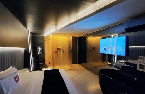 Zona Norte Hotel | Convenient Motel Studio A with Breakfast and Hot Tub Access