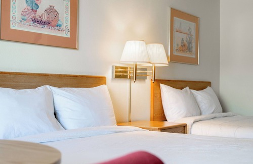 Torrey Hotel | Highly Rated Motel Torrey: Family-Friendly with Breakfast