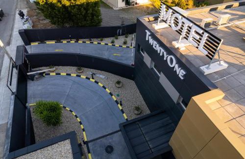 Porto Hotel | Budget-Friendly Motel TwentyOne with Complimentary Breakfast