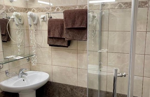 Pudozh Hotel | Pet-Friendly Stays at Motel Uyt with Breakfast Included