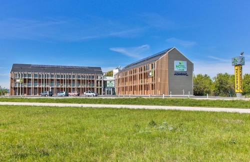 Schonau an der Triesting Hotel | Comfortable Motel Verde: Pet Friendly & Family Oriented