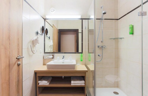 Schonau an der Triesting Hotel | Comfortable Motel Verde: Pet Friendly & Family Oriented