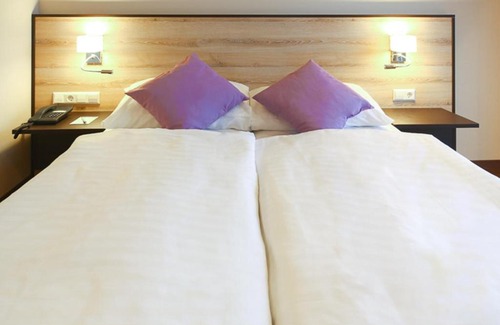 Schonau an der Triesting Hotel | Comfortable Motel Verde: Pet Friendly & Family Oriented