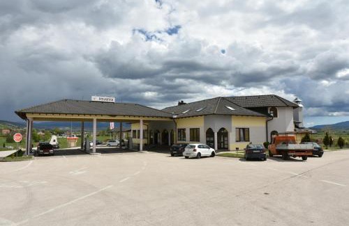 Canton 10 Hotel | Budget-Friendly Stay at Motel Vujeva with Family Amenities