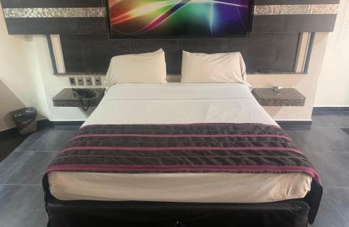 San Pedro Tlaquepaque Hotel | Budget-Friendly Stay at Motel Xcaret with Breakfast Included