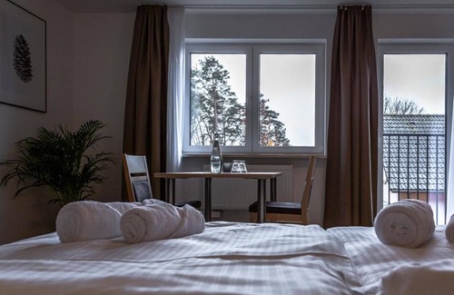 Wandlitz Hotel | Discover Motel Zur Dachsbaude: Family-Friendly Retreat