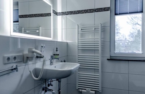 Wandlitz Hotel | Discover Motel Zur Dachsbaude: Family-Friendly Retreat